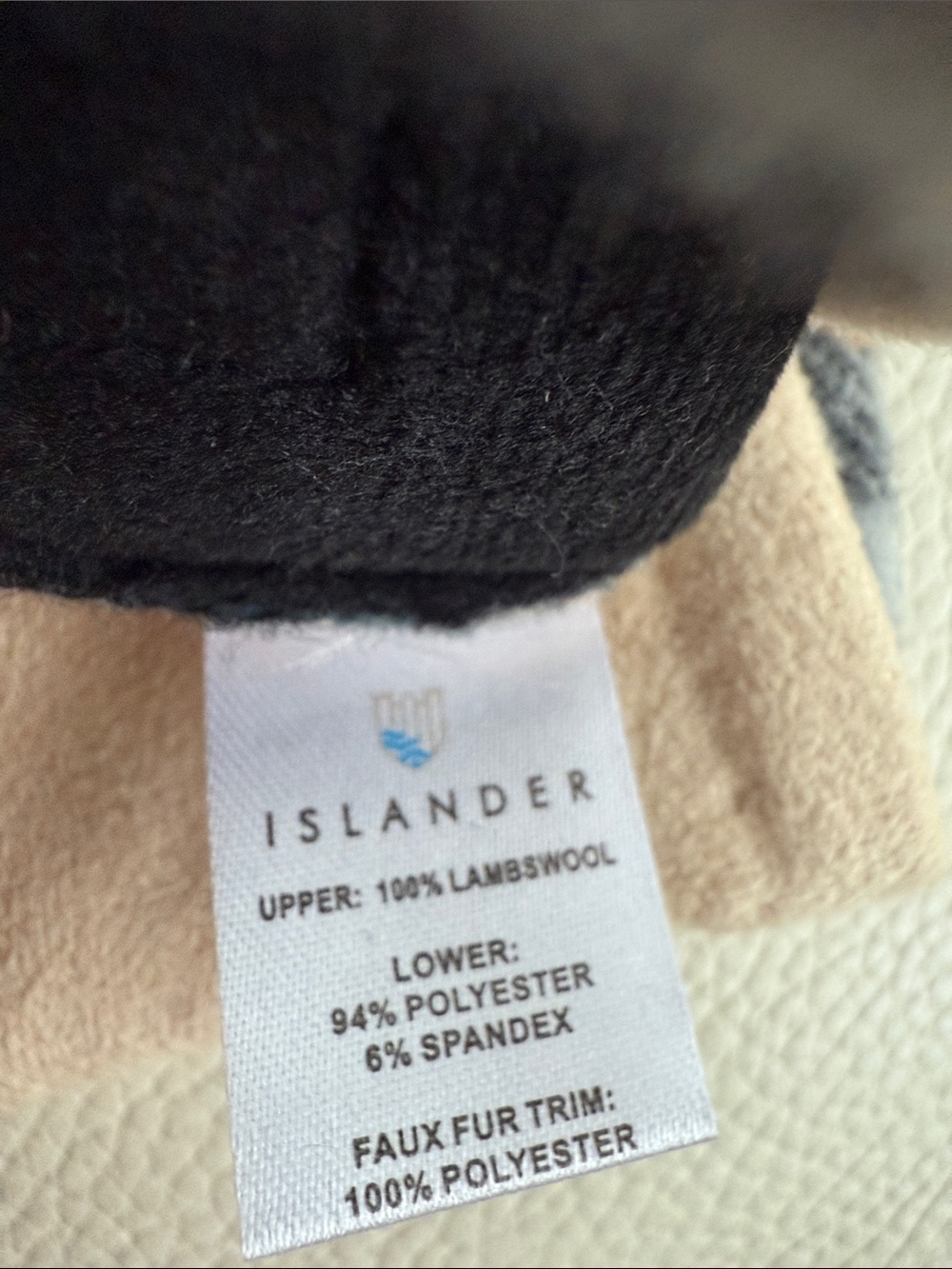 Islander Fingerless Gloves Lambs Wool and Faux Fur (Scotland) - Picture 13 of 13